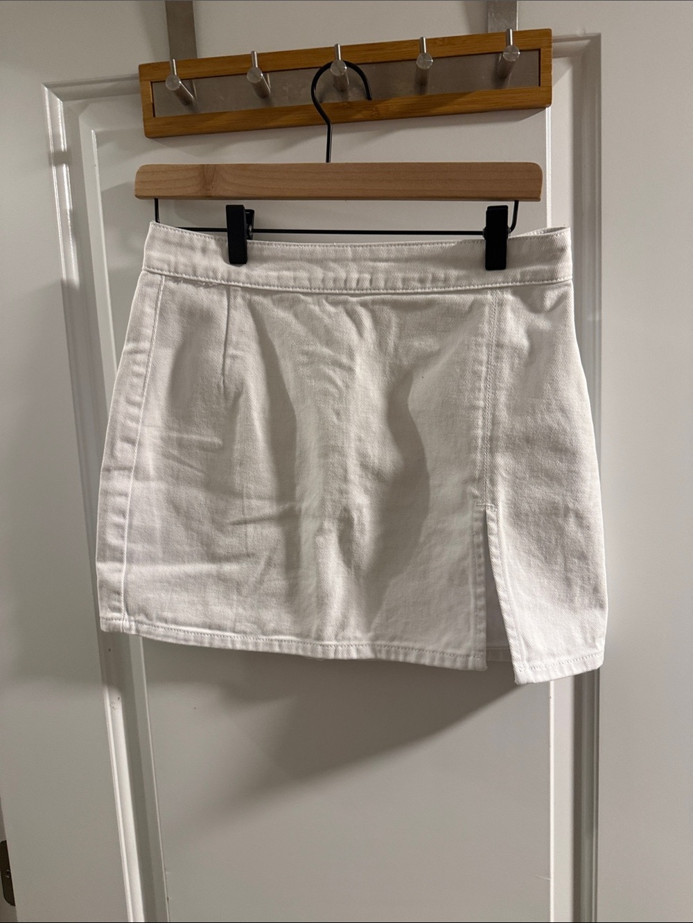 🥳 5 for $25 BUNDLE Lioness White Mini Skirt with Side Slit